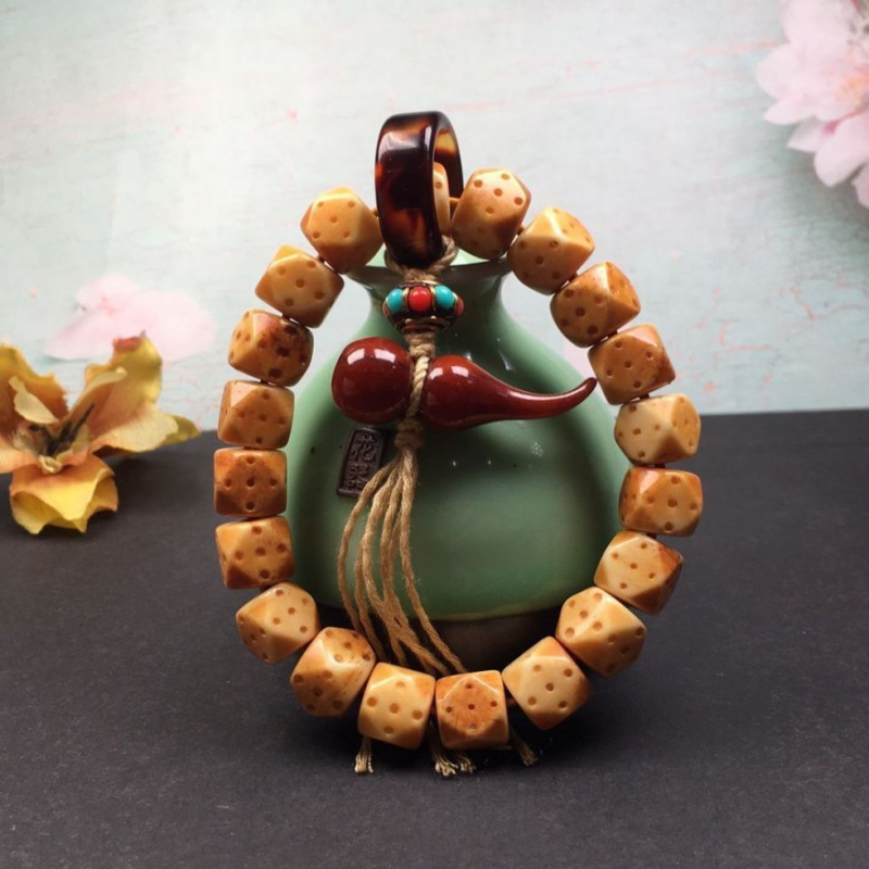 Knochen-Perlen im Jadestil mit – Vintage Collectibles And More Bewertung und Preis