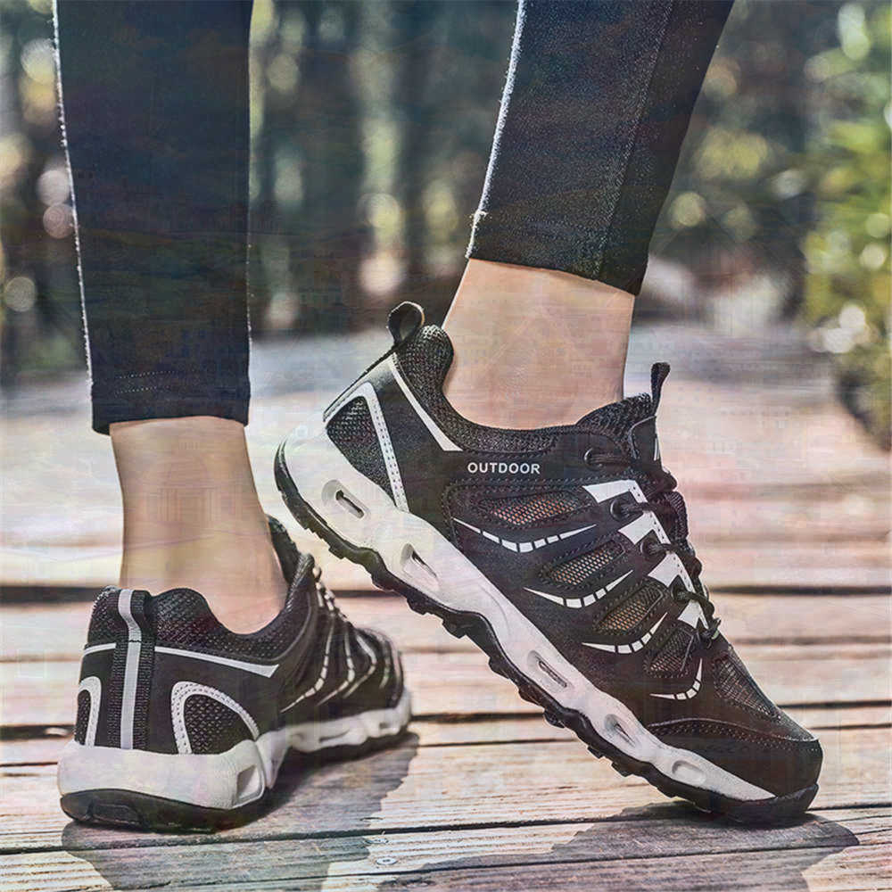 Sumer Round Tip Silver Sneaker – Vintage And Collectible Stores Bewertung und Preis